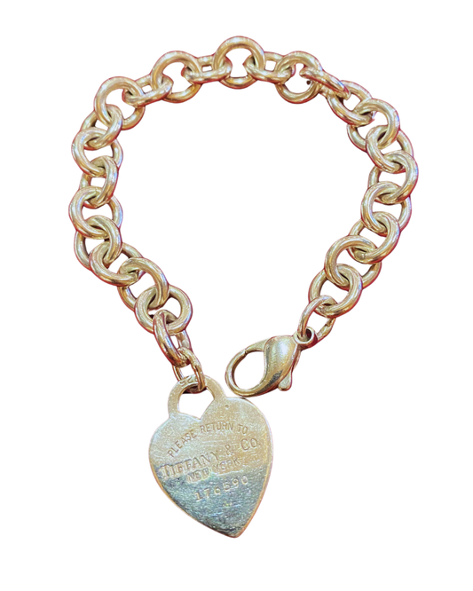 Ασημένιο βραχιόλι Tiffany & Co. Return to Tiffany με καρδιά Heart Tag και κούμπωμα toggle.