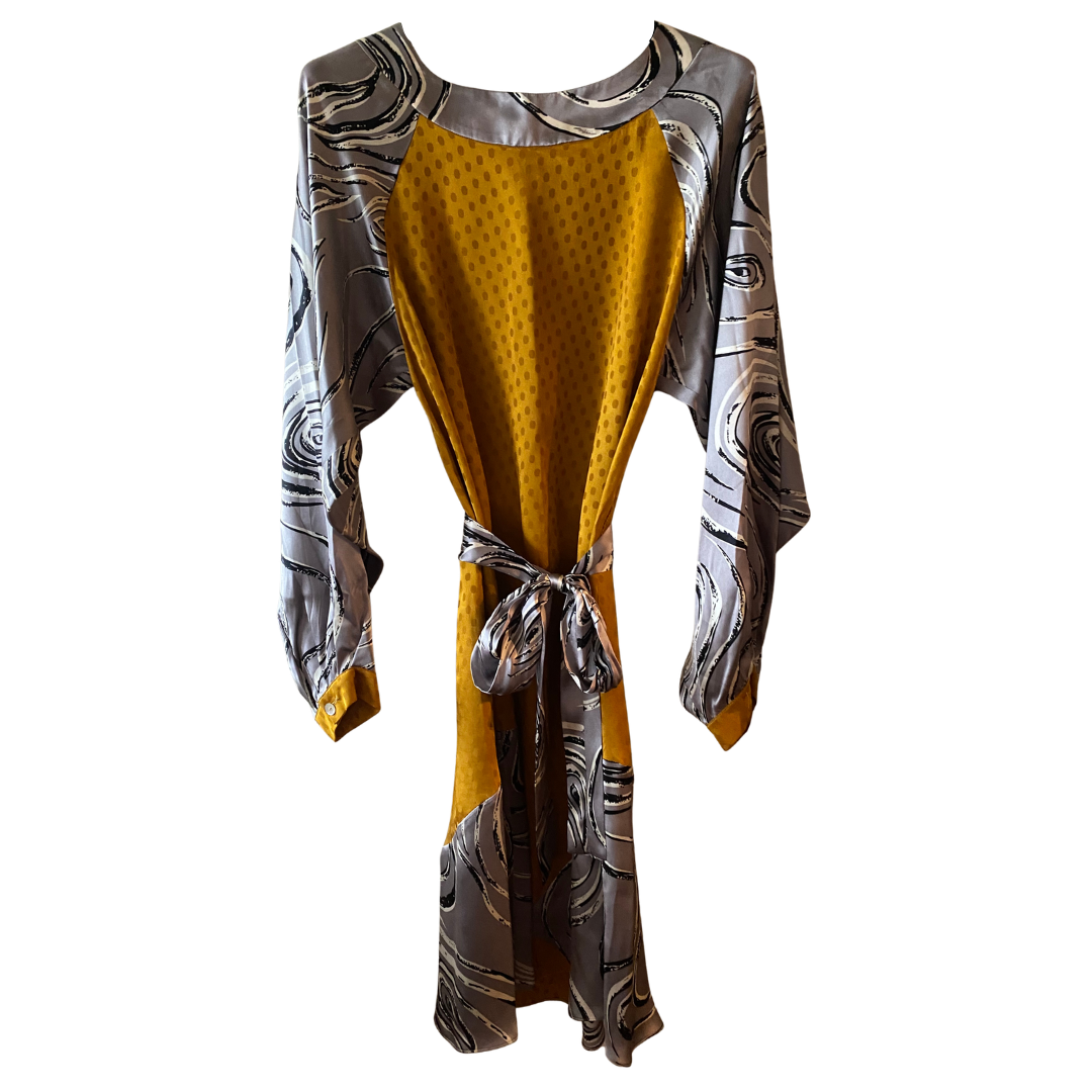 New Designer of the Year" στα British Fashion Awards.Duro Olowu Silk Midi Dress - Mustard & Abstract Grey PrintDuro Olowu, Luxury Fashion Greece, Μεταξωτό Φόρεμα, Designer Pre-loved, Save the Fashion, Αφόρετο Φόρεμα, Midi Silk Dress, Ethical Luxury, Statement Piece, Καινούργια Ρούχα Σχεδιαστών, Silk Kimono Dress."Ένα συλλεκτικό κομμάτι που σπάνια βρίσκεται σε αφόρετη κατάσταση, τώρα διαθέσιμο για την γκαρνταρόμπα σας!"Midi γαμοσ βαπτιση ορκομωσια νυφη αδερφη νυφης αδερφη γαμπρου νονα κουμπαρα  φιλη  νυφη

